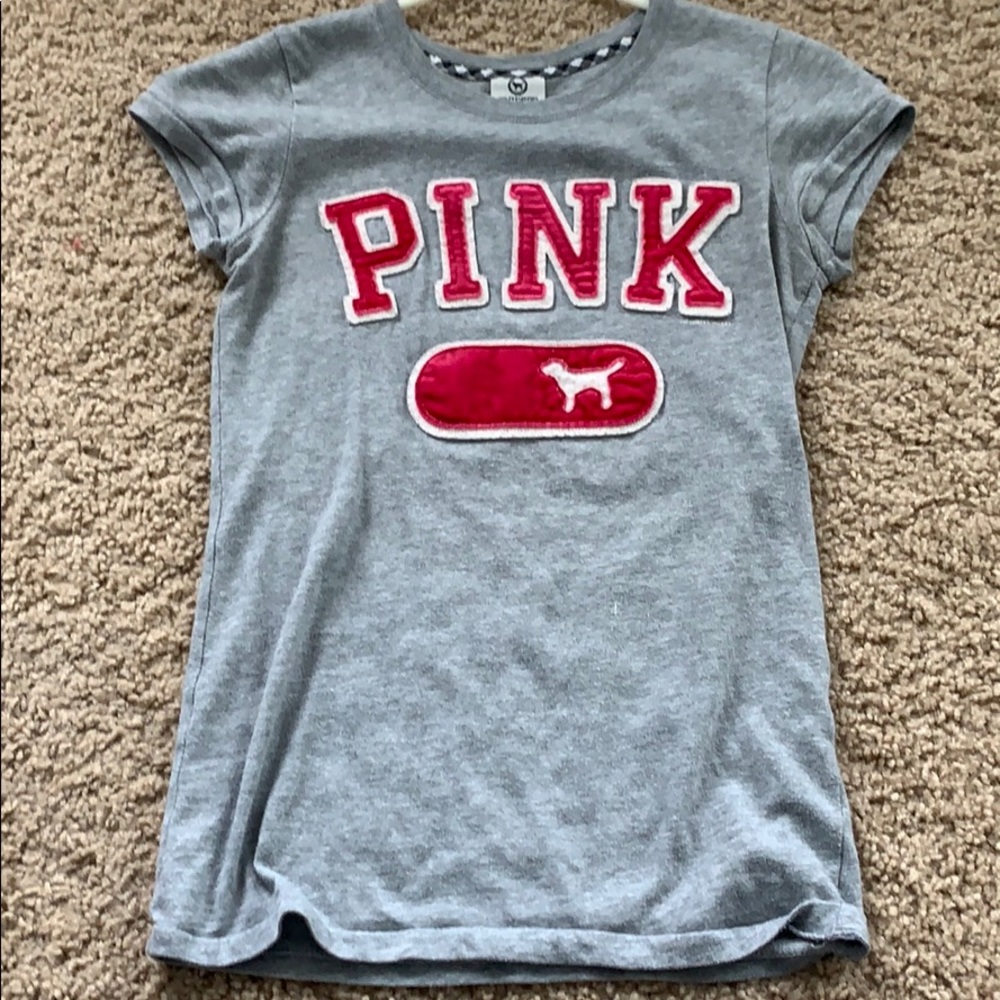 pink tee